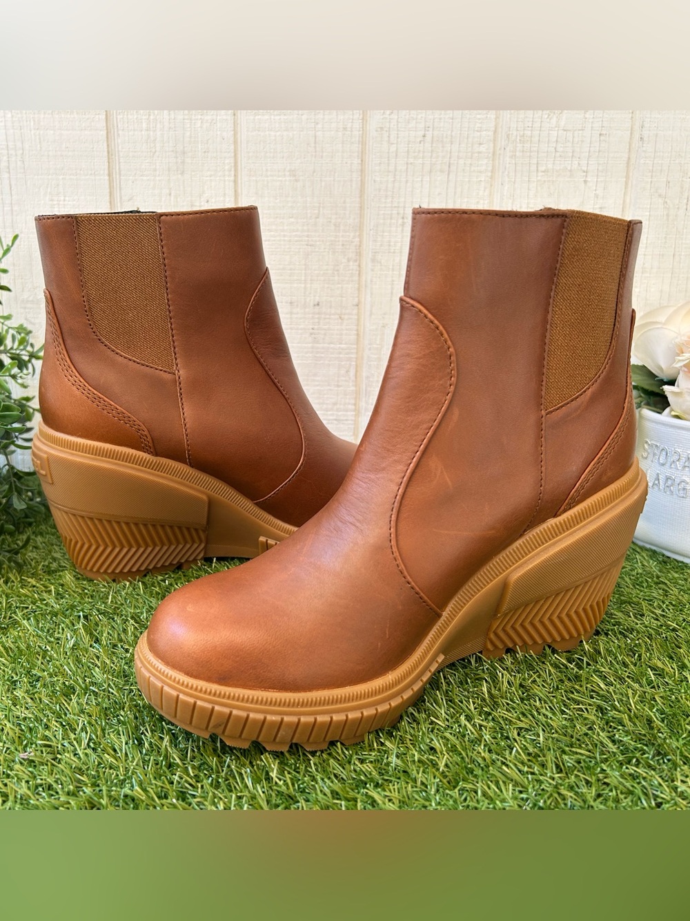 SOREL women 
Ona Ave'' Zip Wedge Booties Color: Velvet Tan, Gum 2 size 9.5 new - Picture 8 of 16